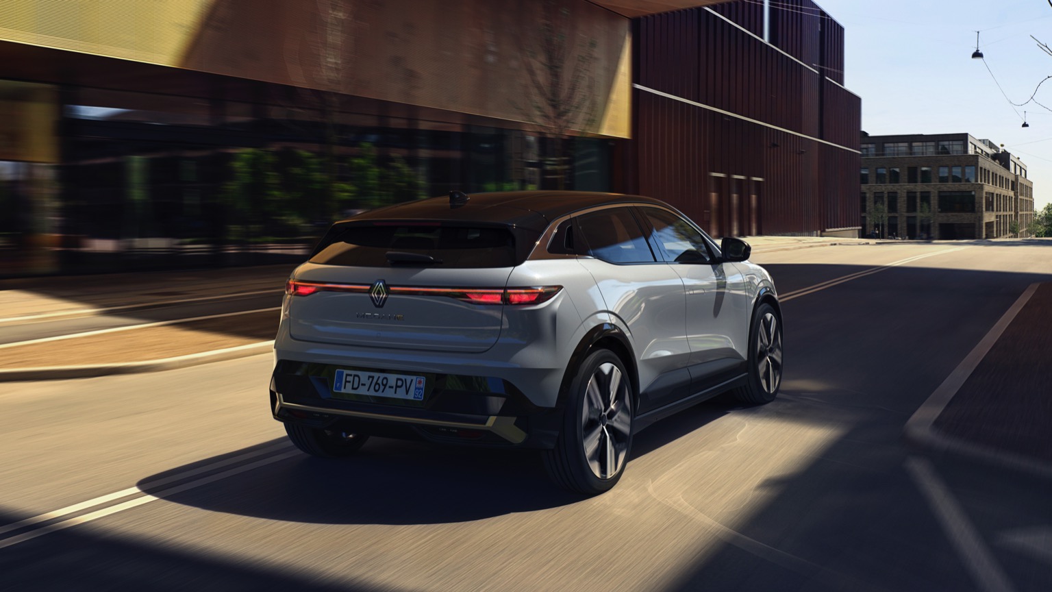 Renault_Megane_ETech-6