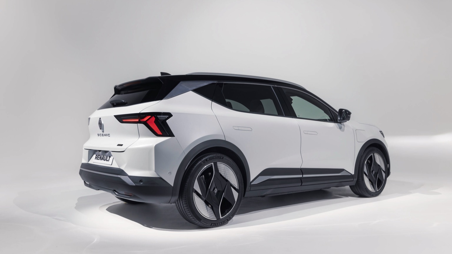 Renault_Scenic_ETech-10