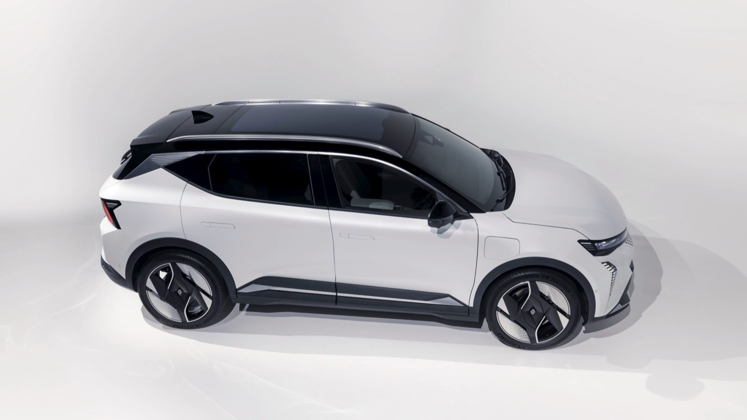 Renault_Scenic_ETech-12