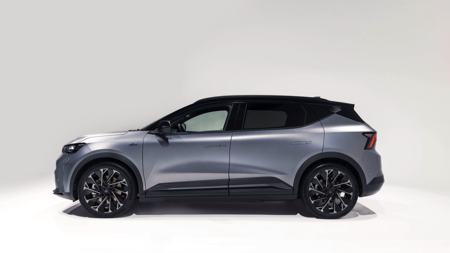 Renault_Scenic_ETech-16