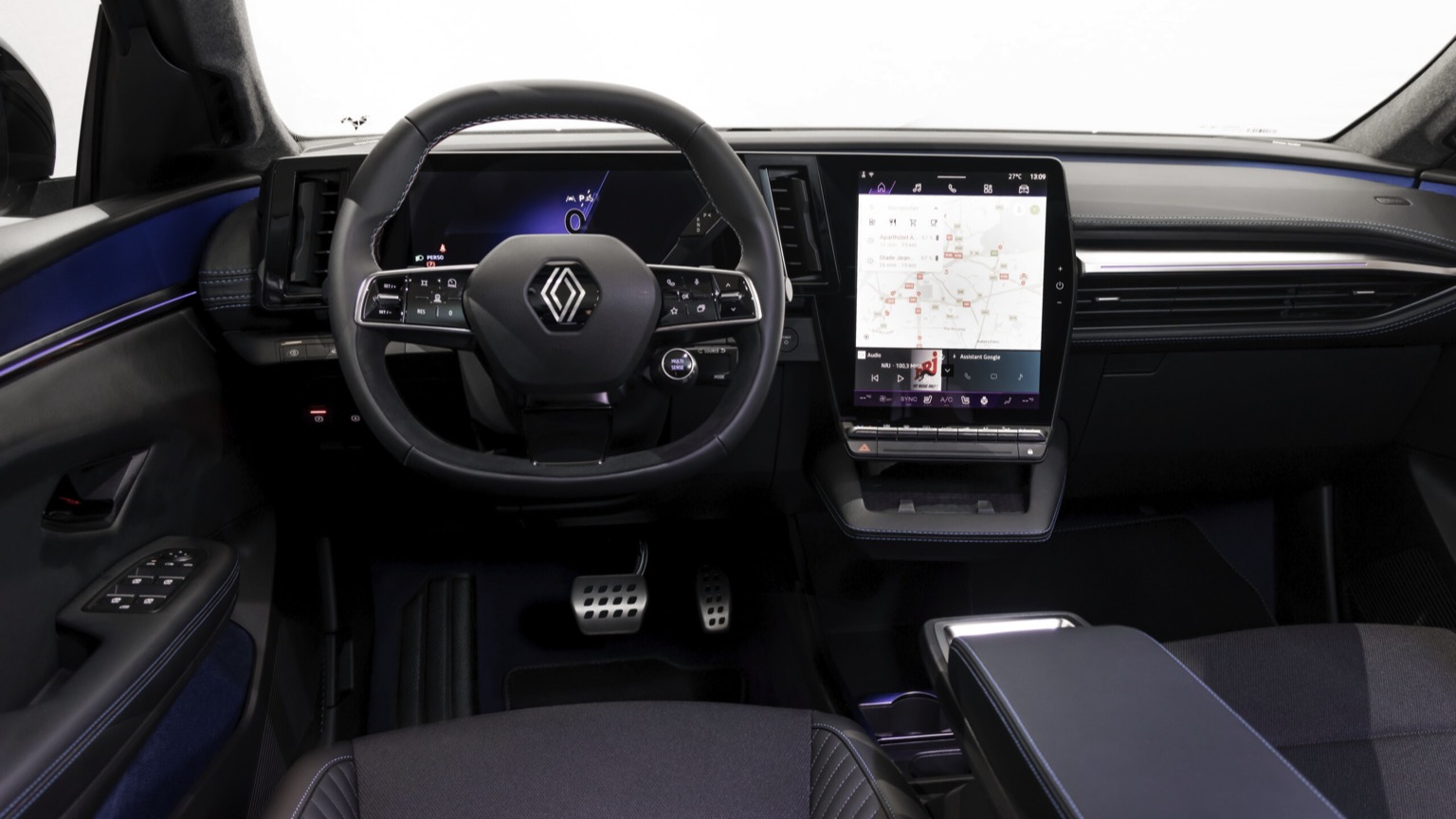 Renault_Scenic_ETech-23