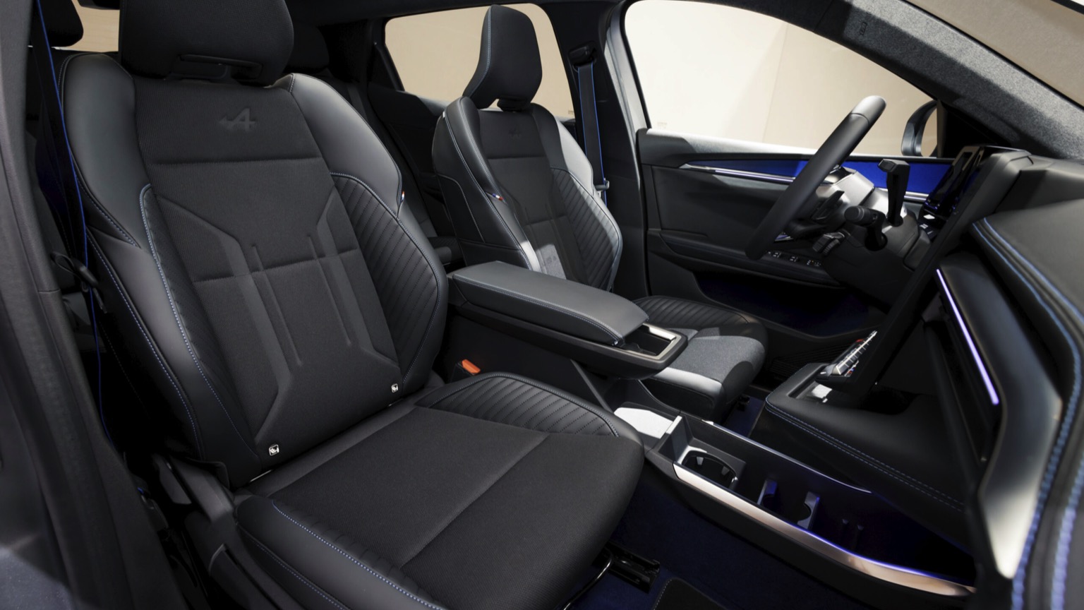 Renault_Scenic_ETech-24