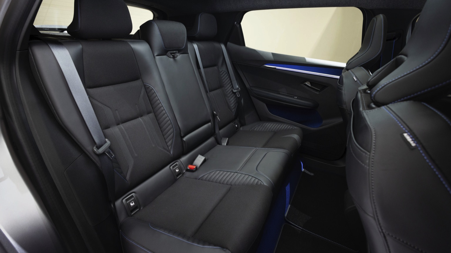 Renault_Scenic_ETech-26