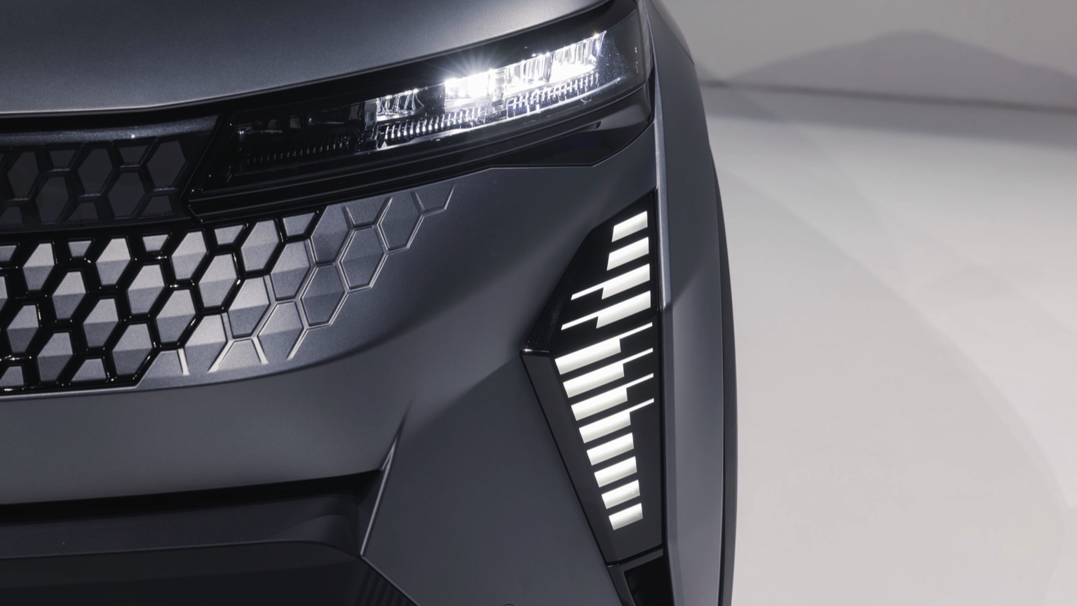 Renault_Scenic_ETech-36
