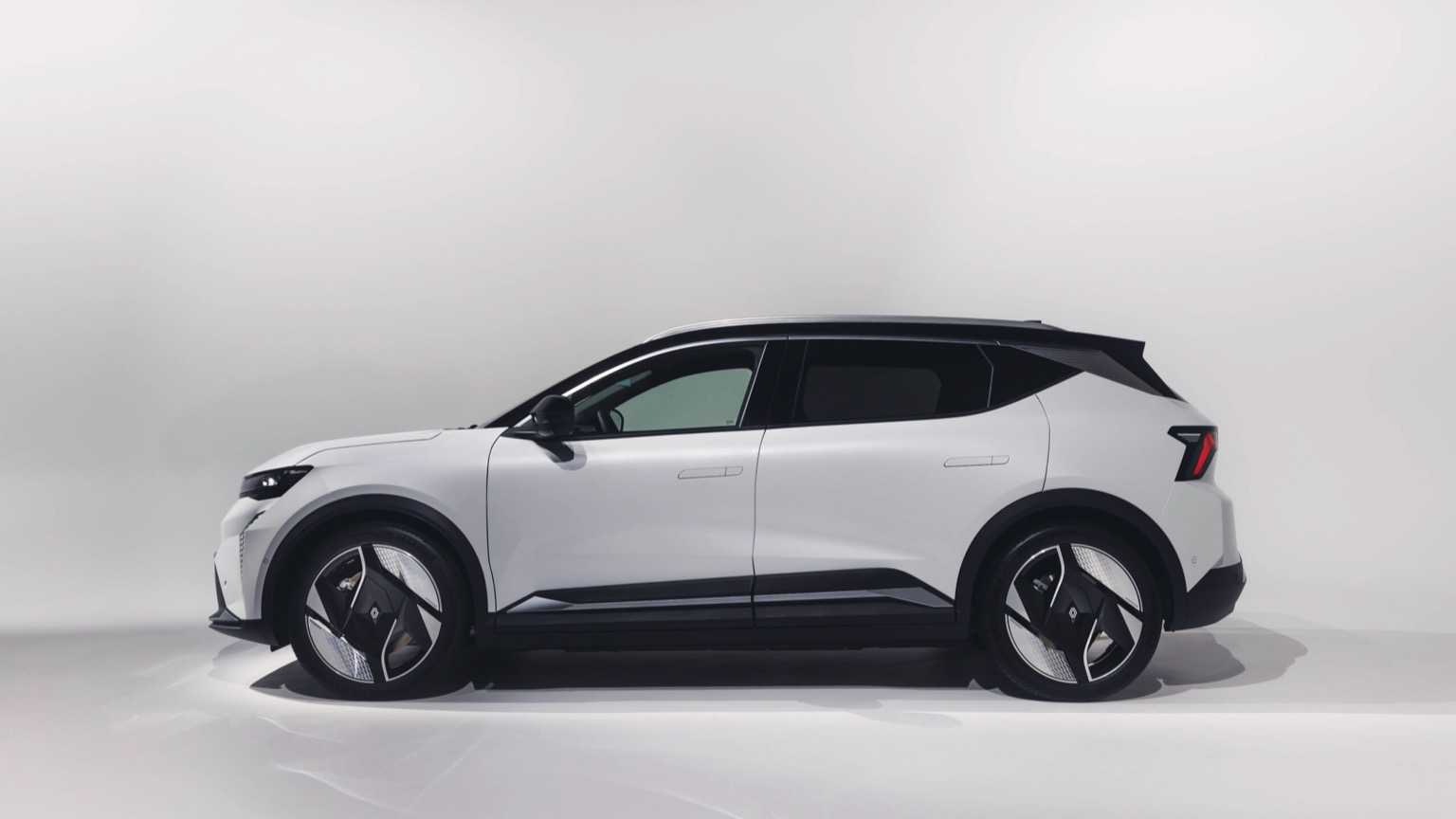 Renault_Scenic_ETech-8