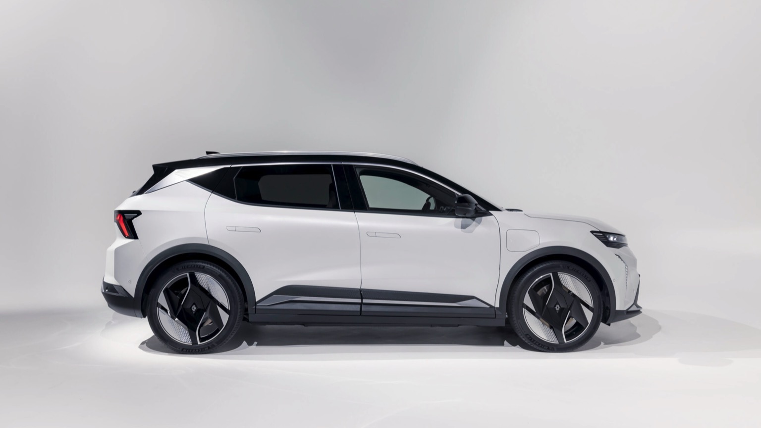 Renault_Scenic_ETech-9