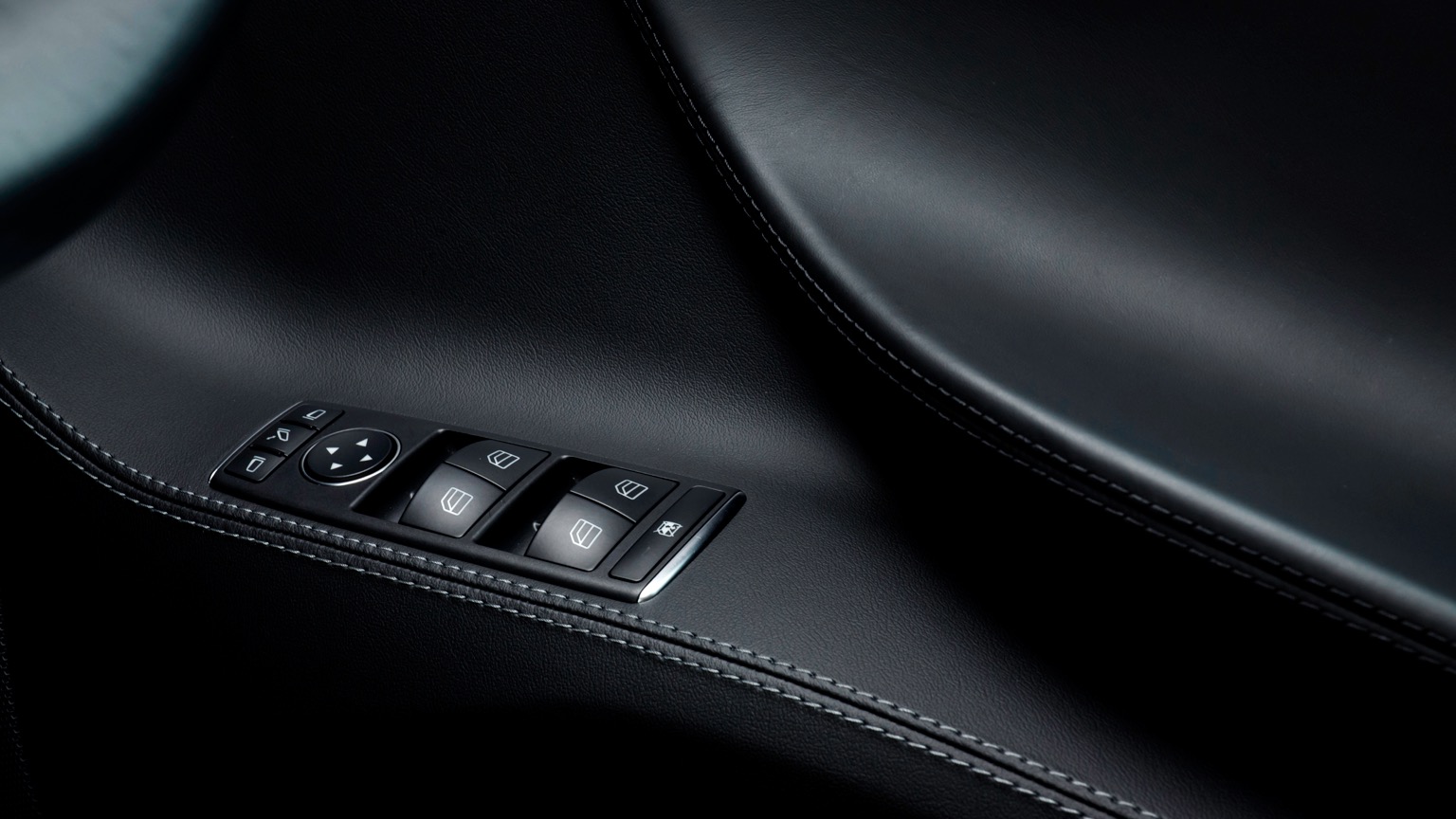 Tesla_Model_S_2016-33