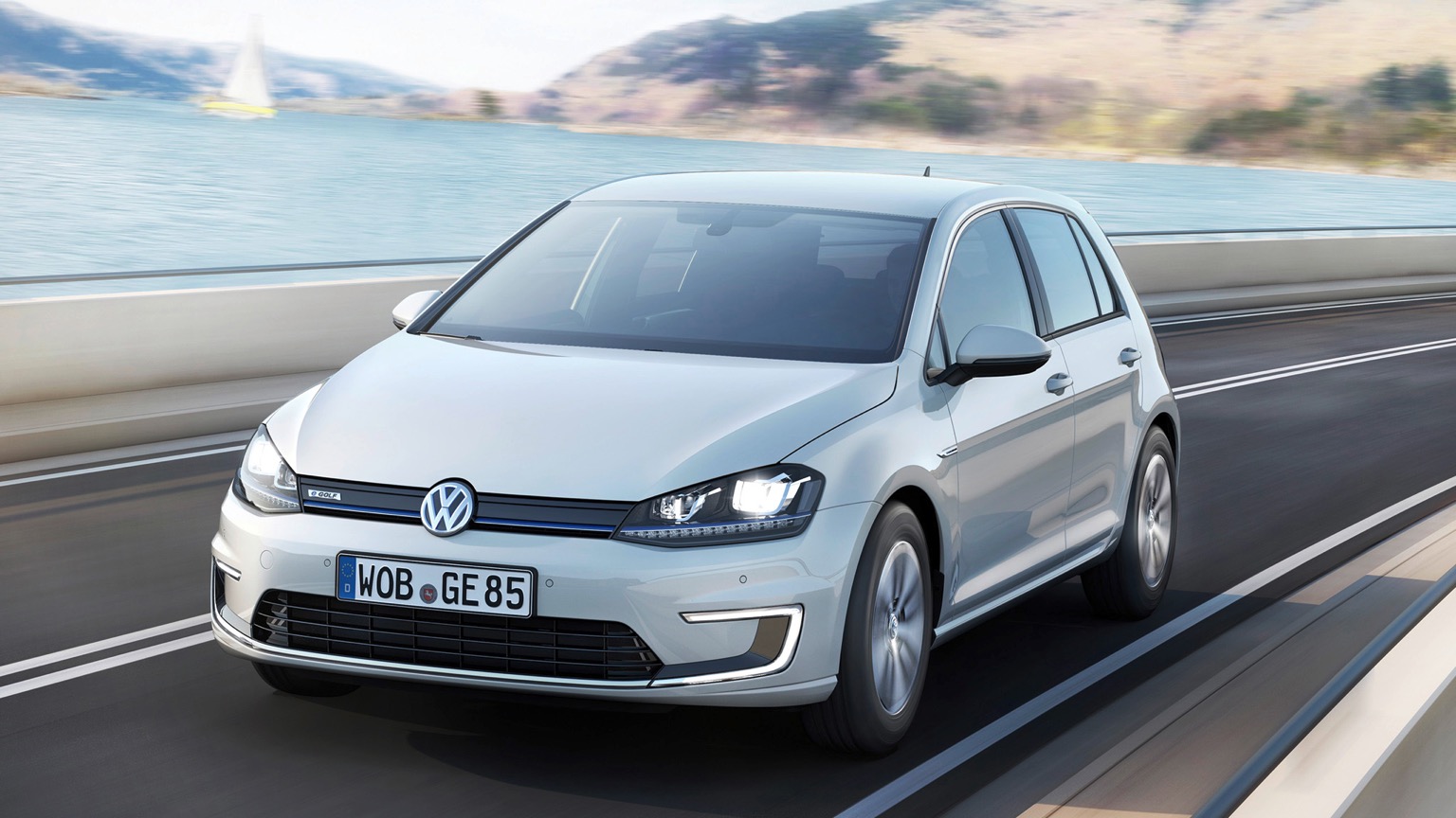 Volkswagen_E-Golf-1