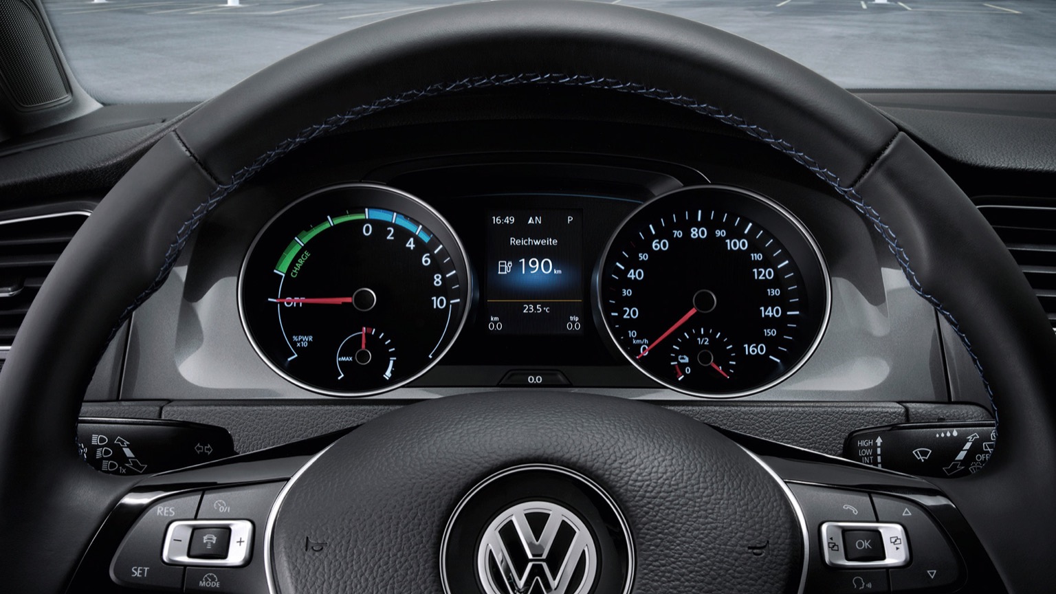 Volkswagen_E-Golf-10