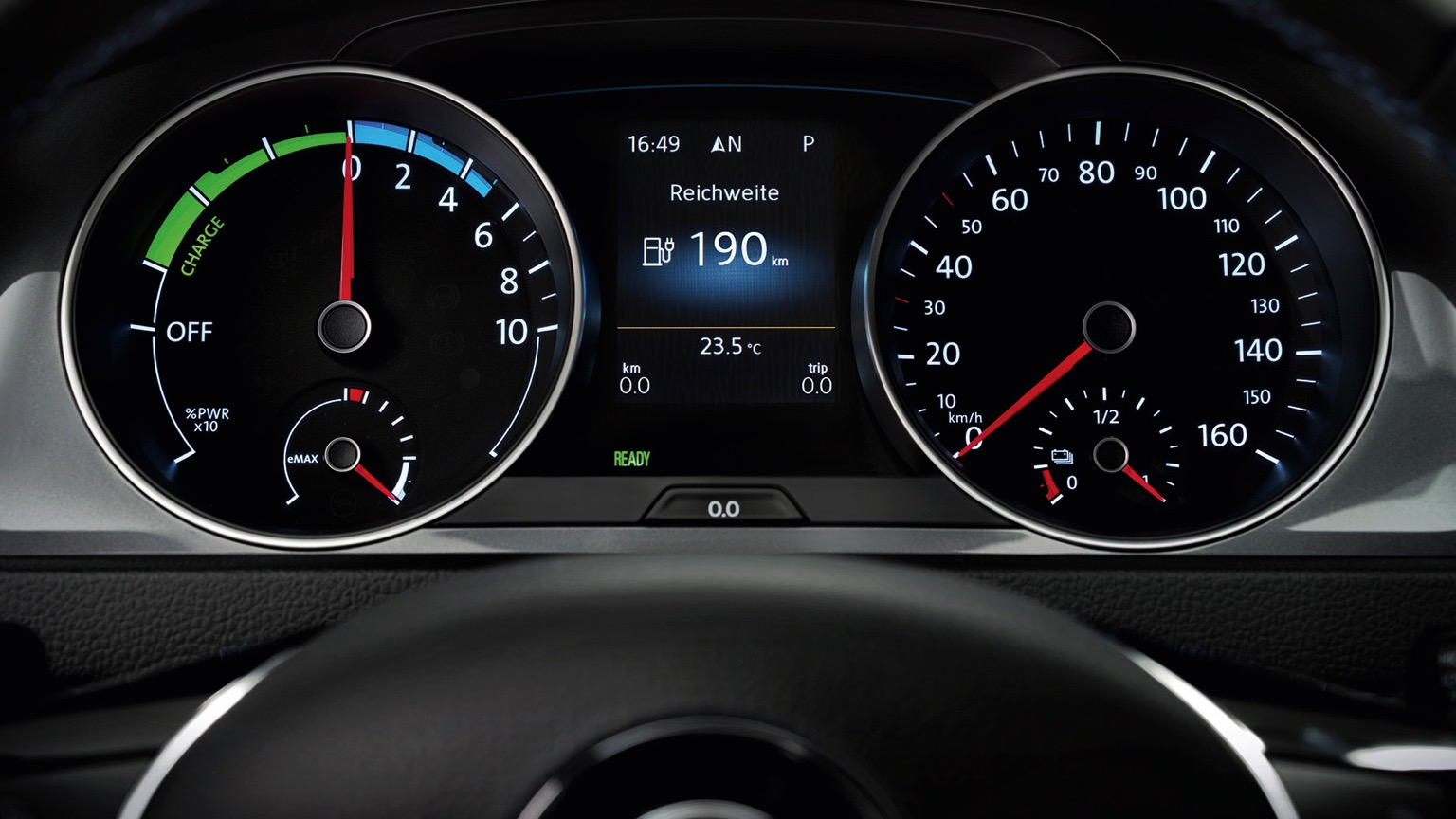 Volkswagen_E-Golf-11