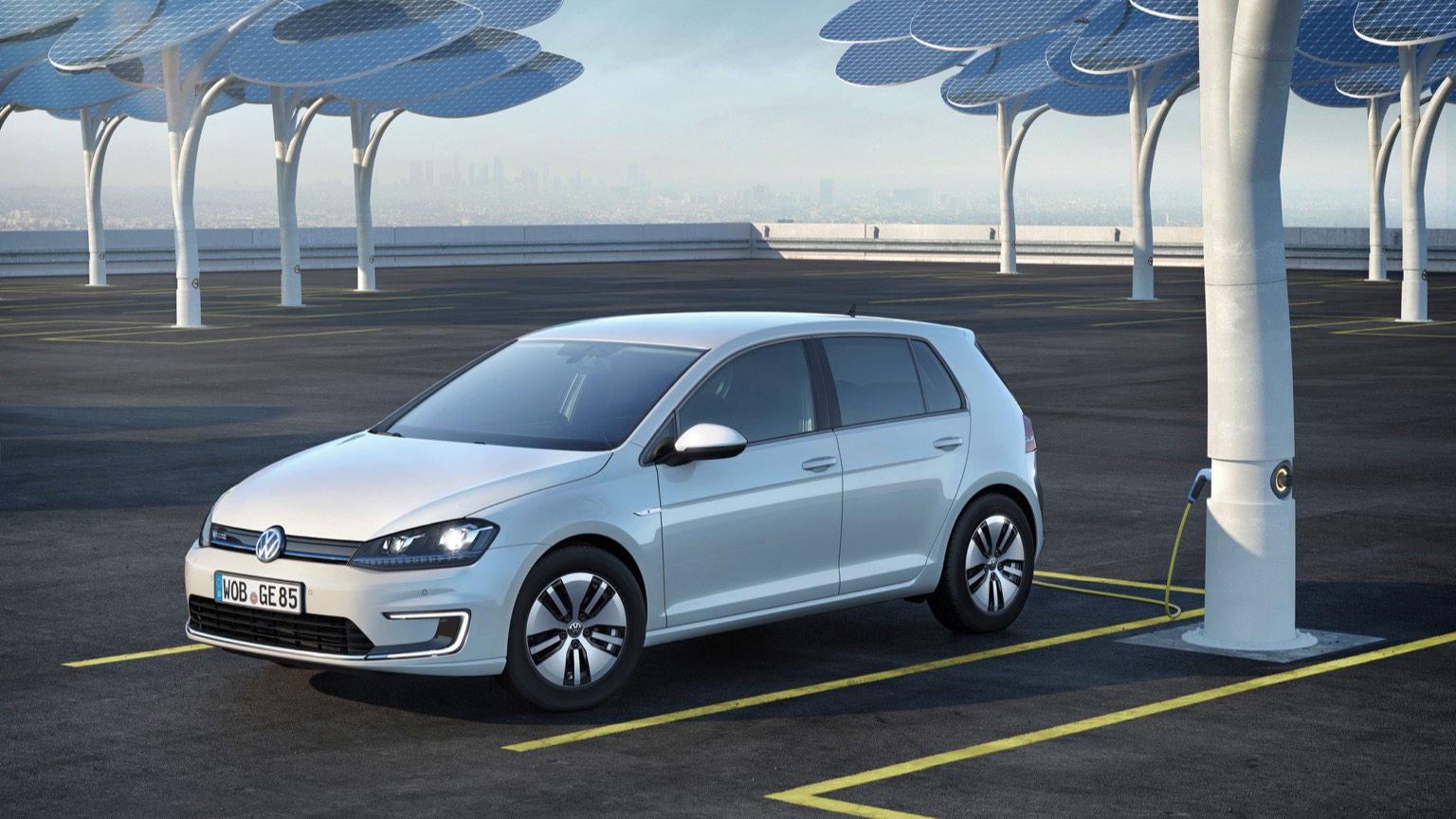 Volkswagen_E-Golf-2