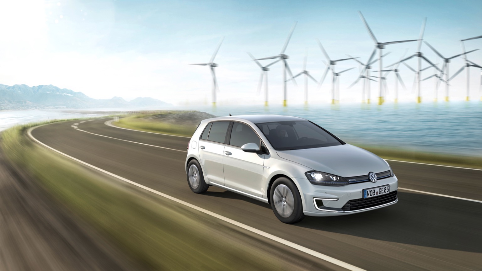 Volkswagen_E-Golf-3