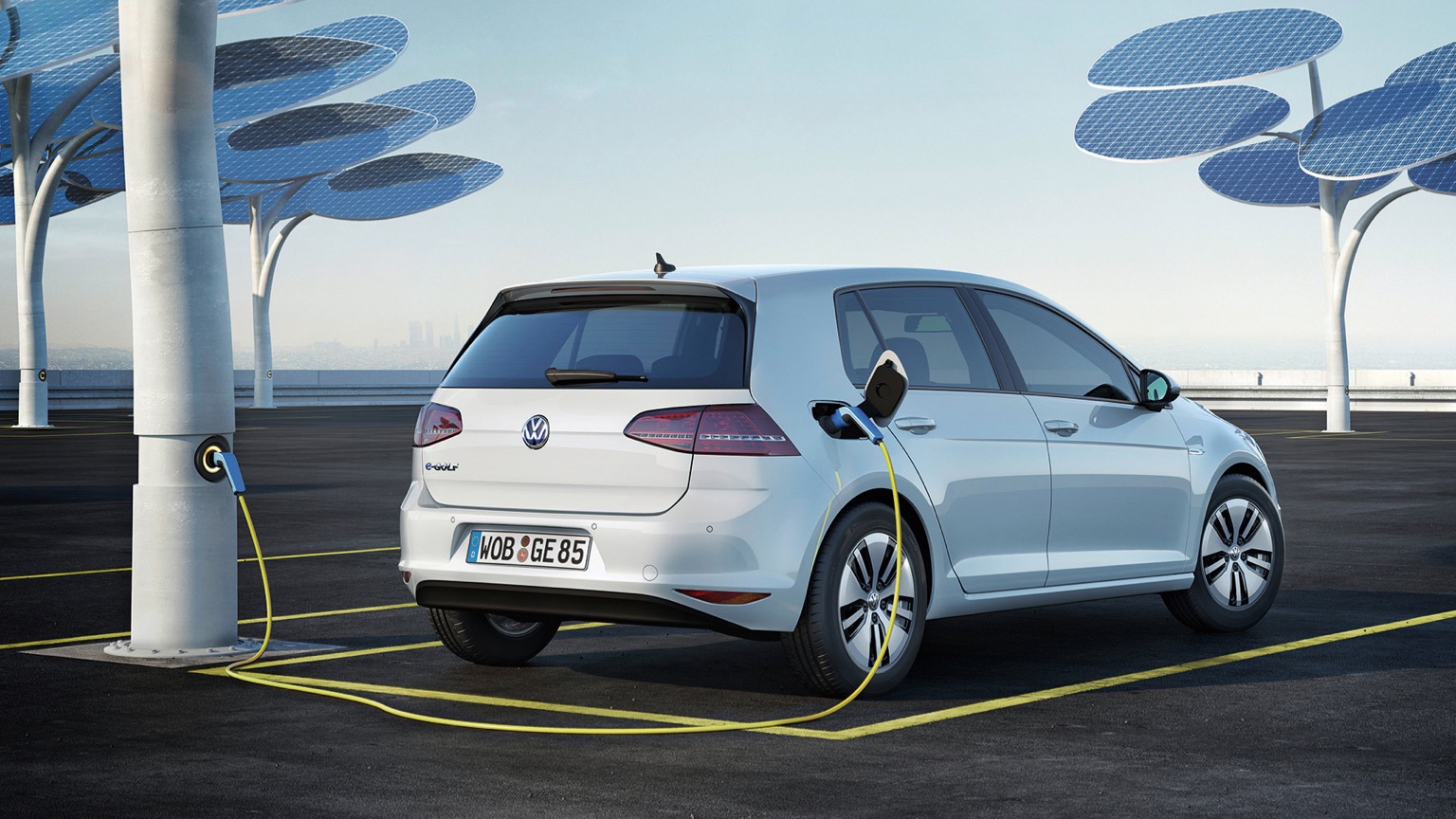 Volkswagen_E-Golf-4