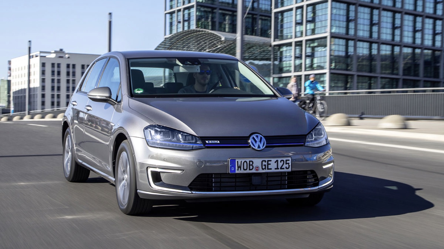 Volkswagen_E-Golf-5