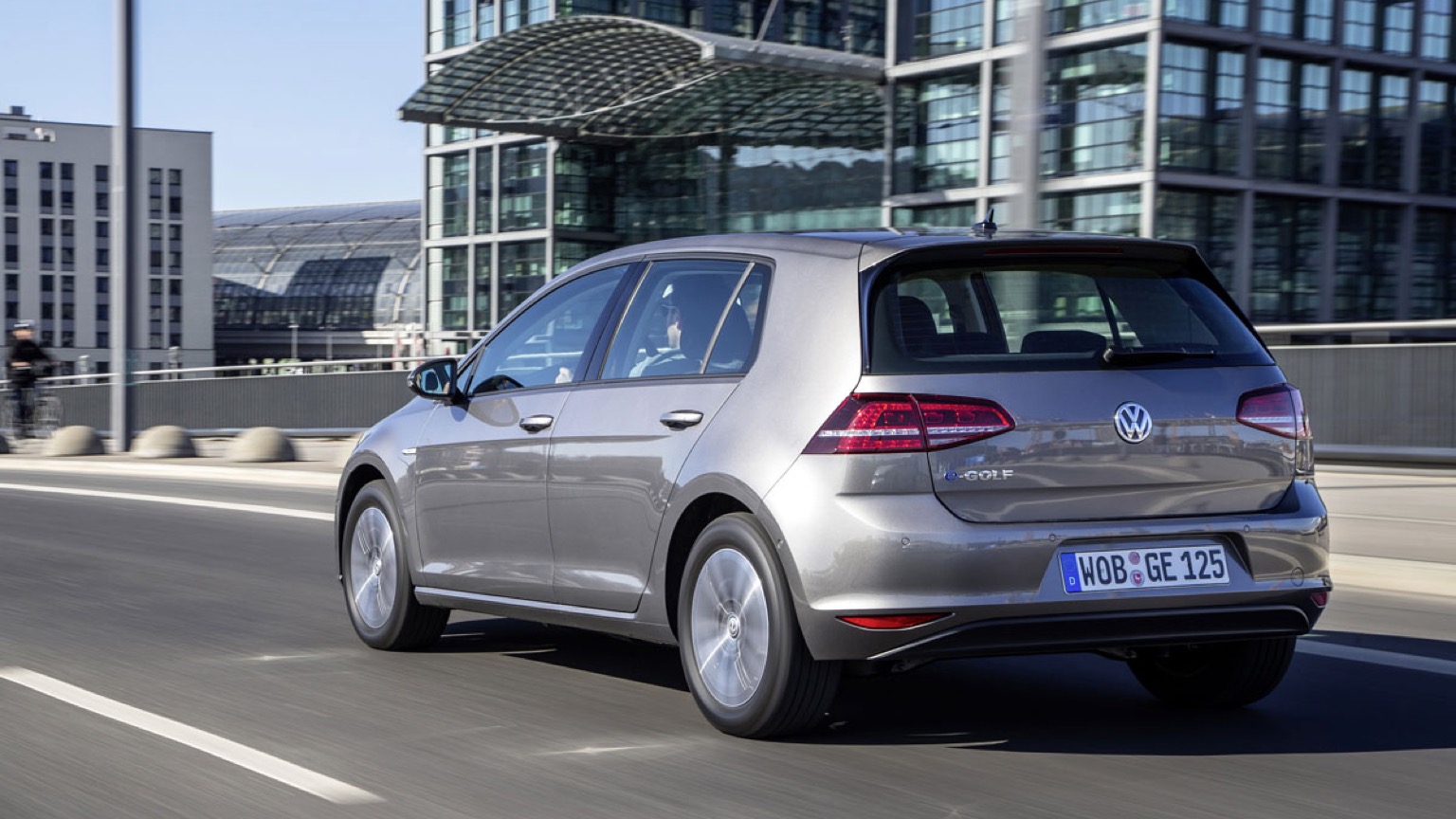 Volkswagen_E-Golf-7