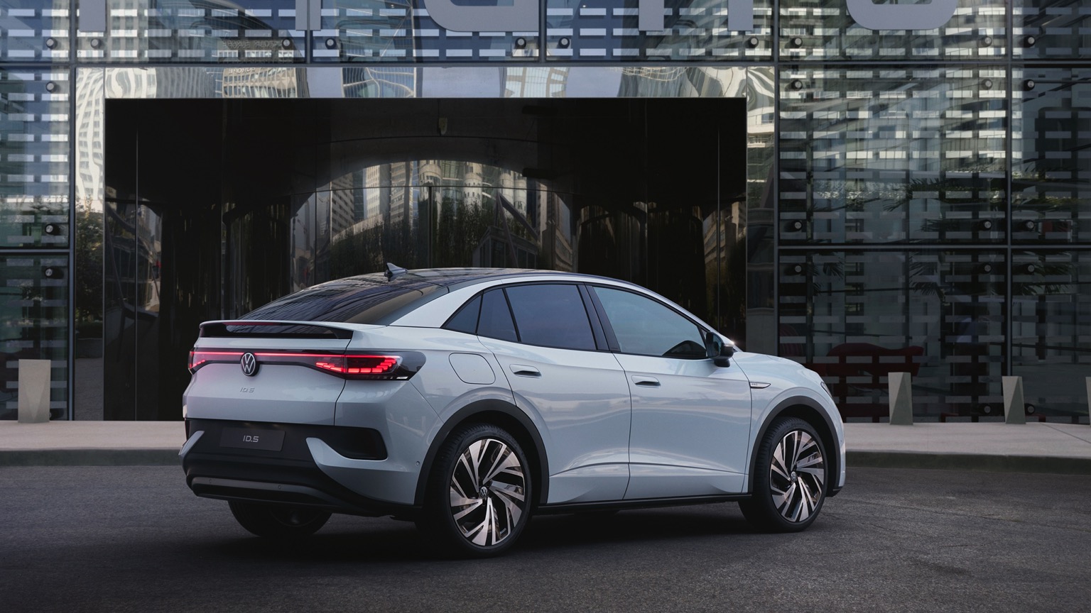 Volkswagen_ID5-5