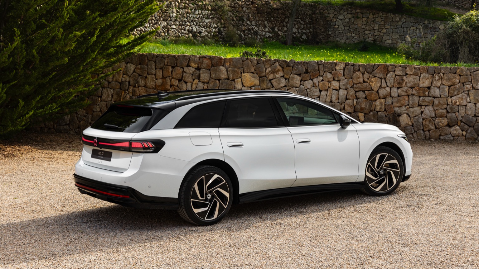 Volkswagen_ID7_Tourer-12
