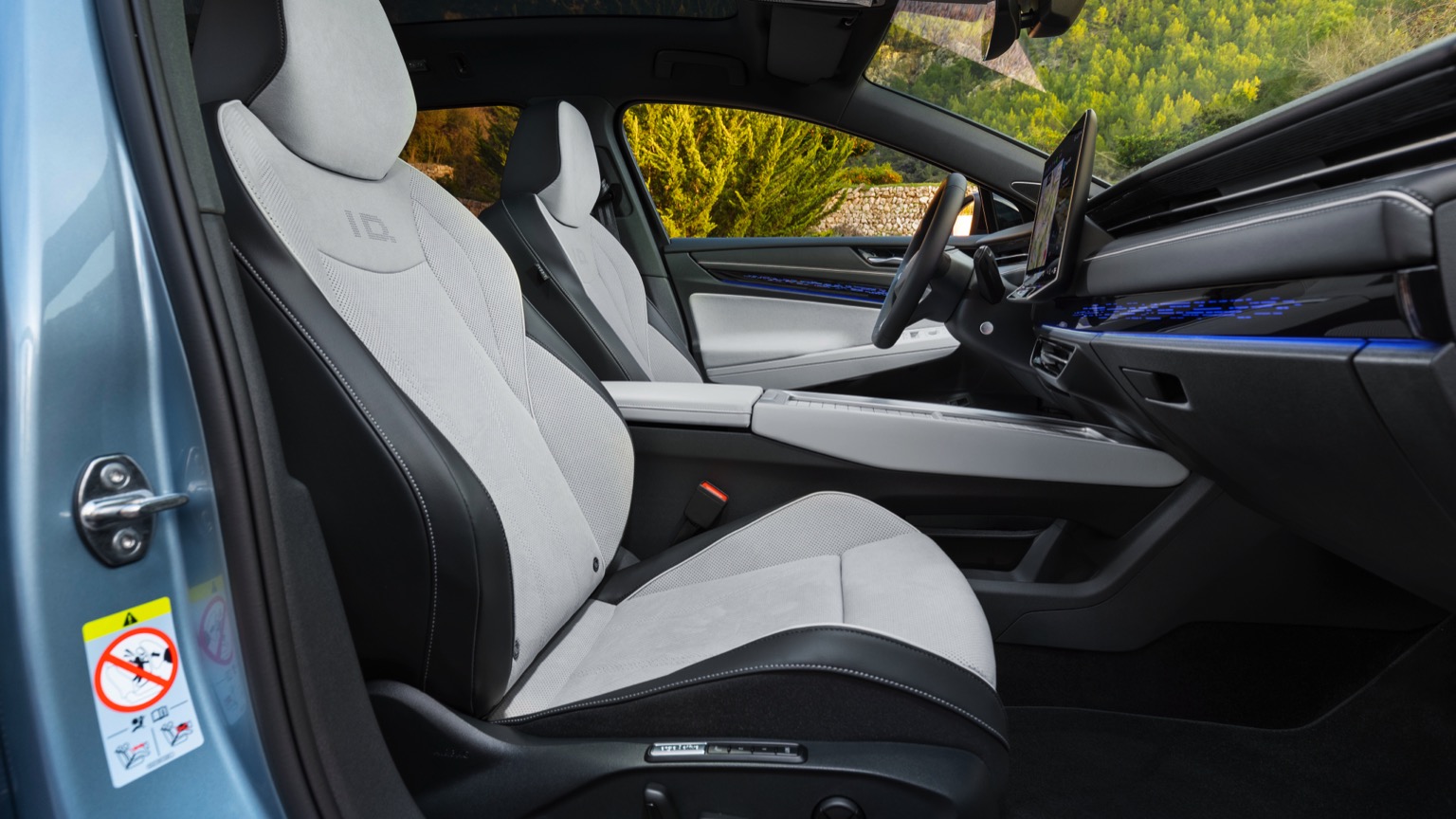 Volkswagen_ID7_Tourer-17