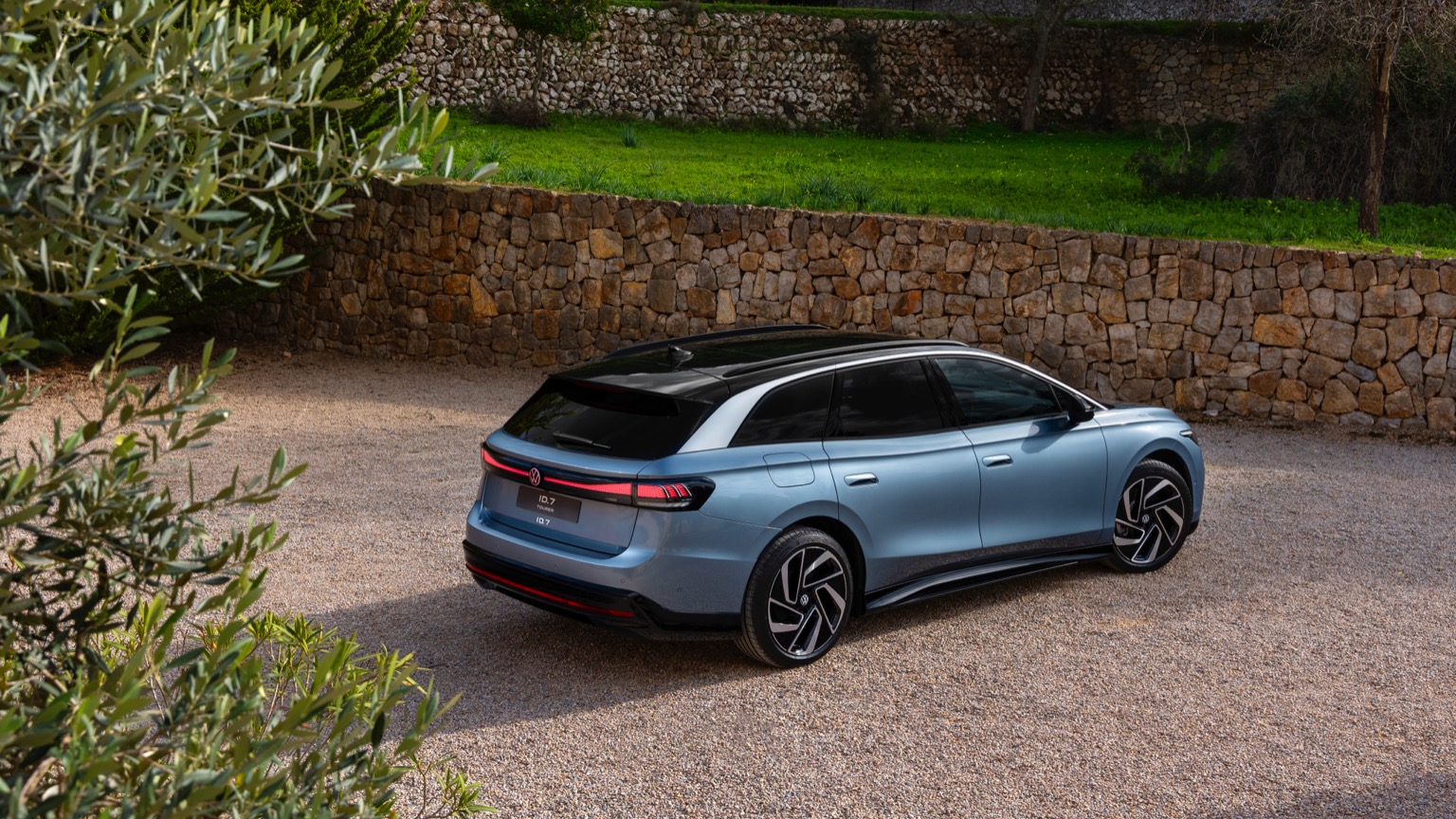 Volkswagen_ID7_Tourer-7