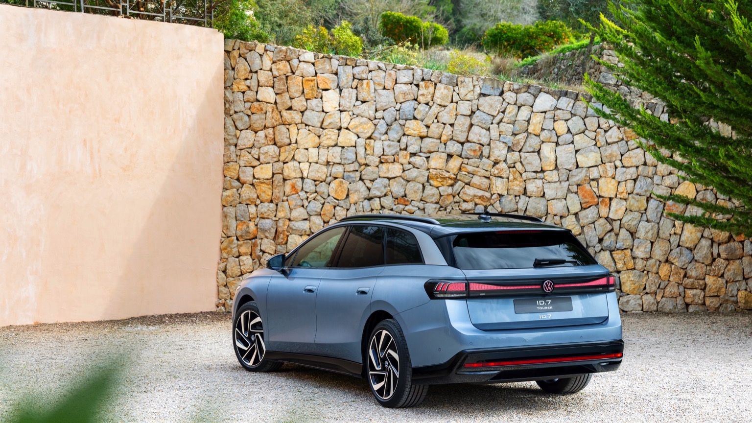 Volkswagen_ID7_Tourer-8