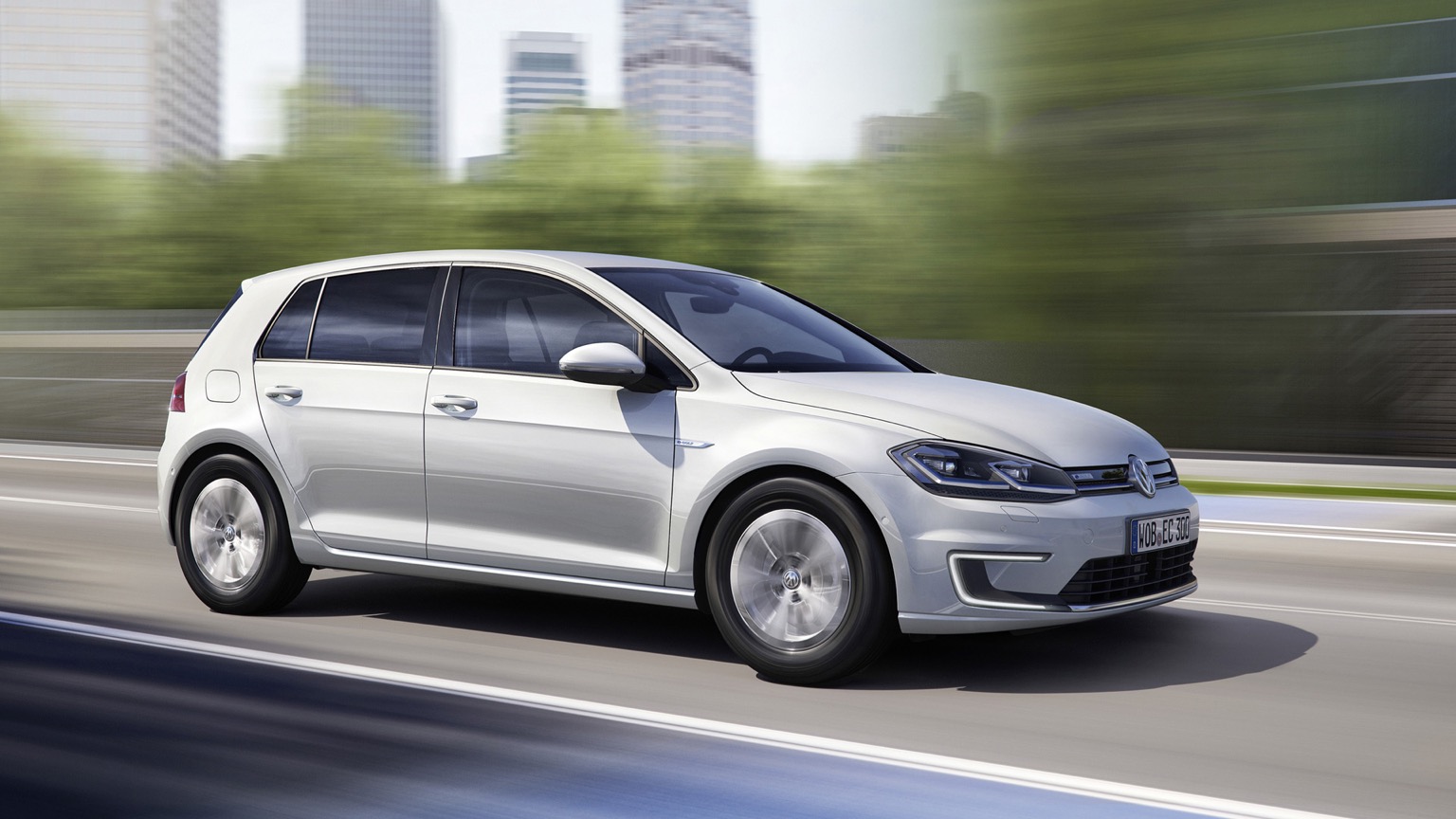 Volkswagen_e-Golf-2017-3