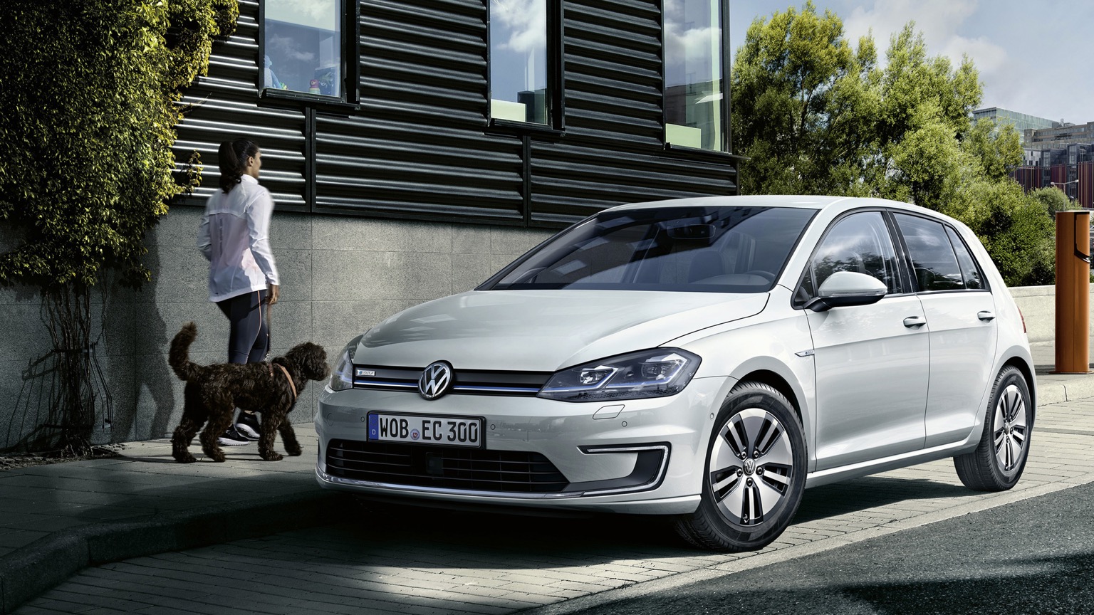 Volkswagen_e-Golf-2017-5
