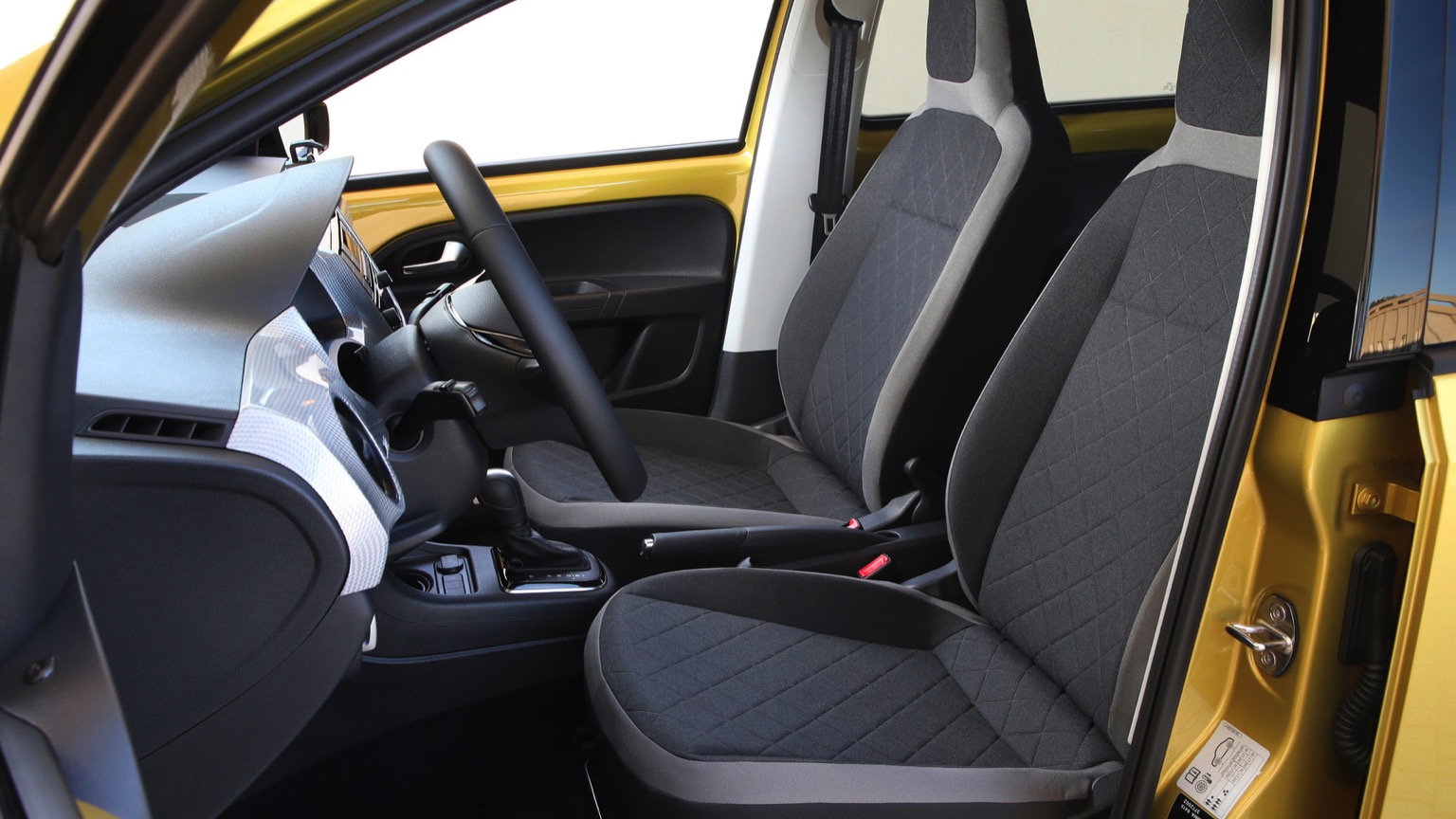 Volkswagen_e-Up-2019-22