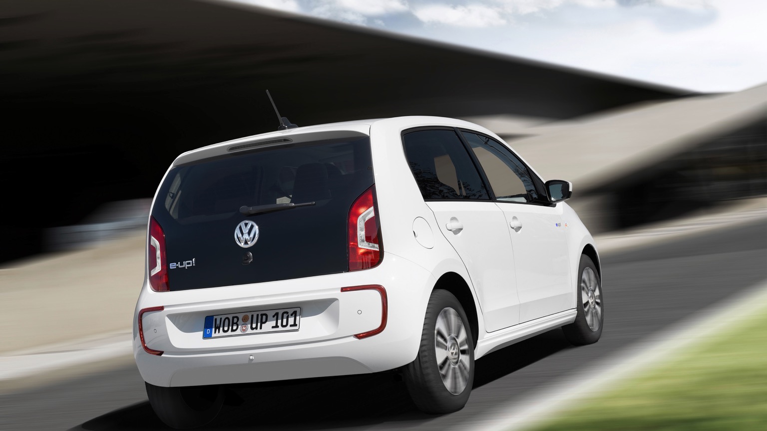 Volkswagen_e-Up-3