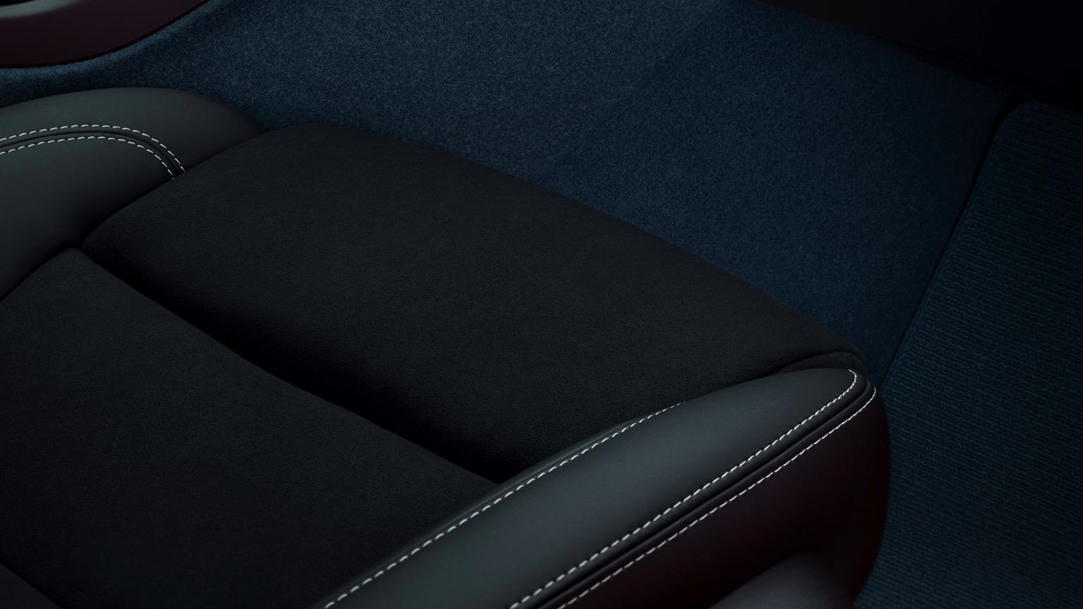 Volvo_C40_Recharge-21