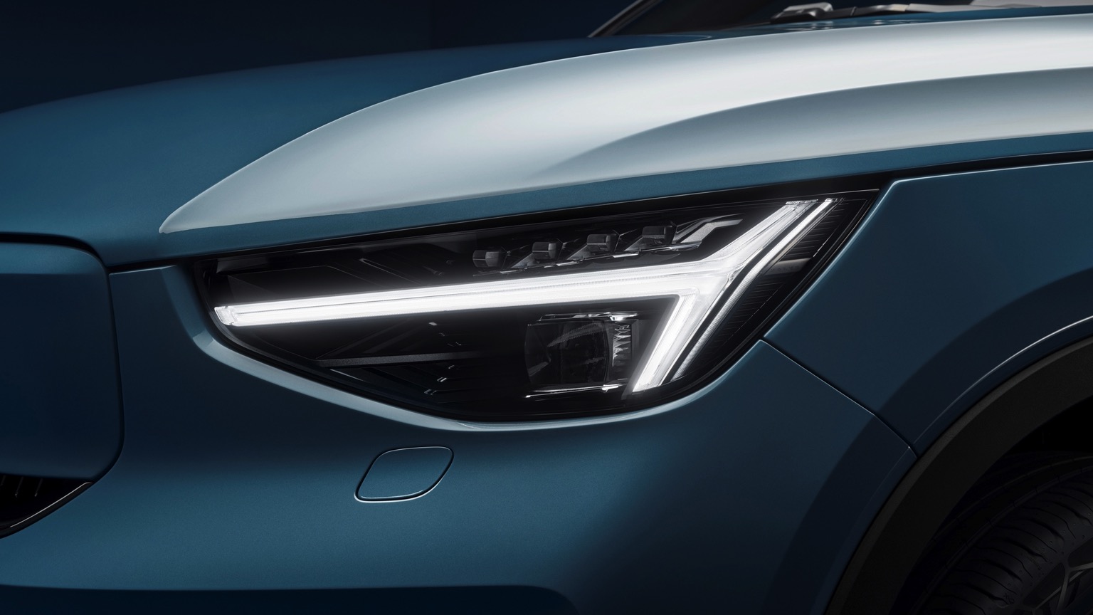 Volvo_C40_Recharge-28