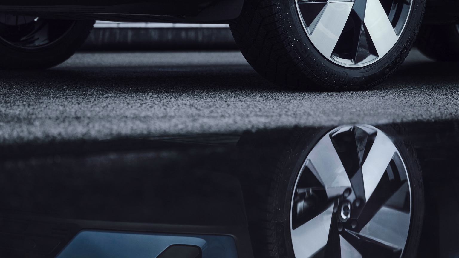 Volvo_C40_Recharge-30