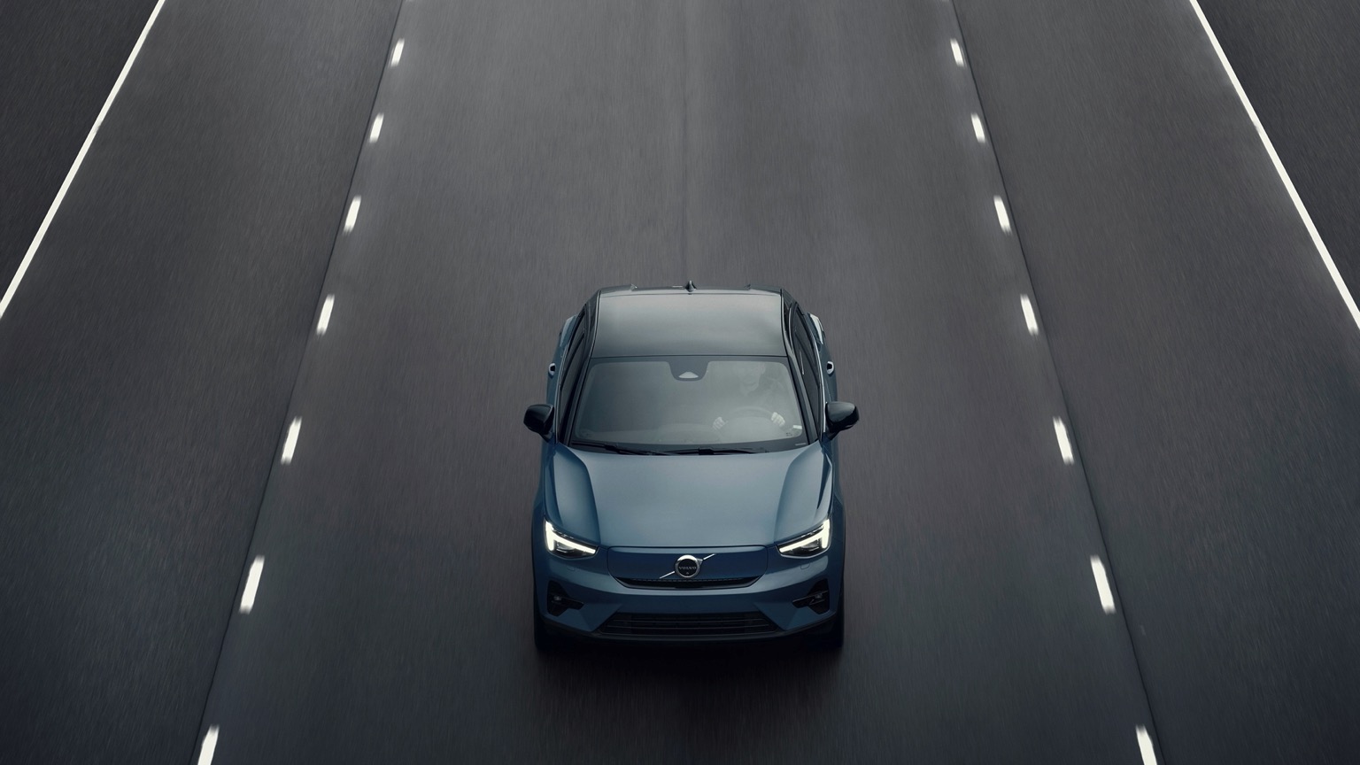 Volvo_C40_Recharge-9
