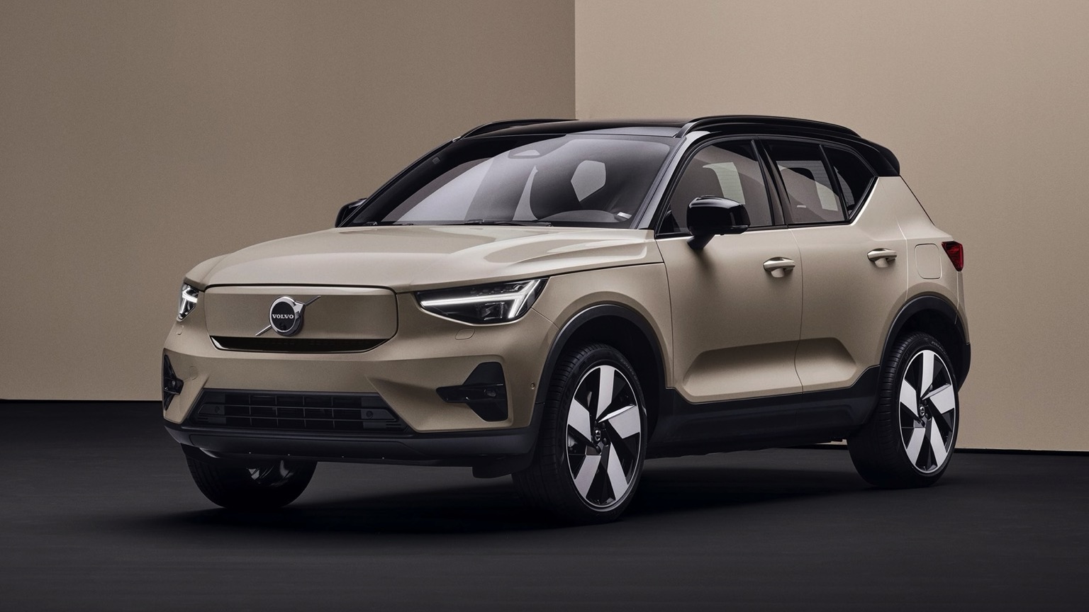 Volvo_EX40_2025-1