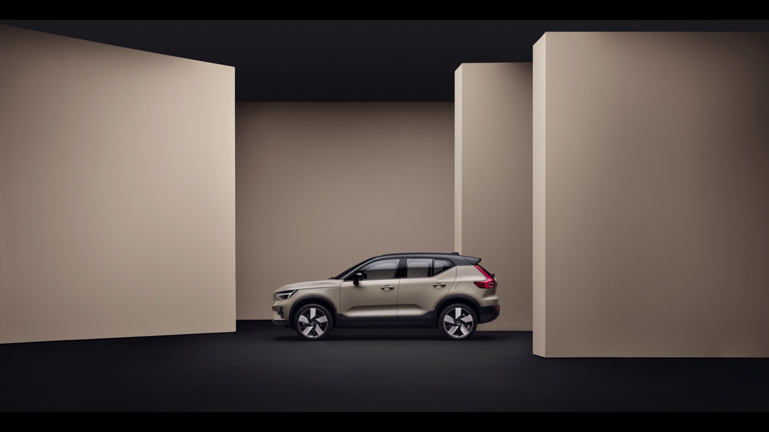Volvo_EX40_2025-3