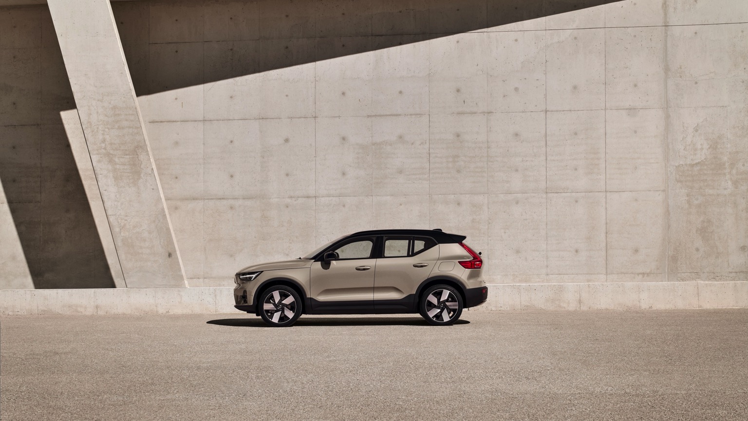 Volvo_EX40_2025-4