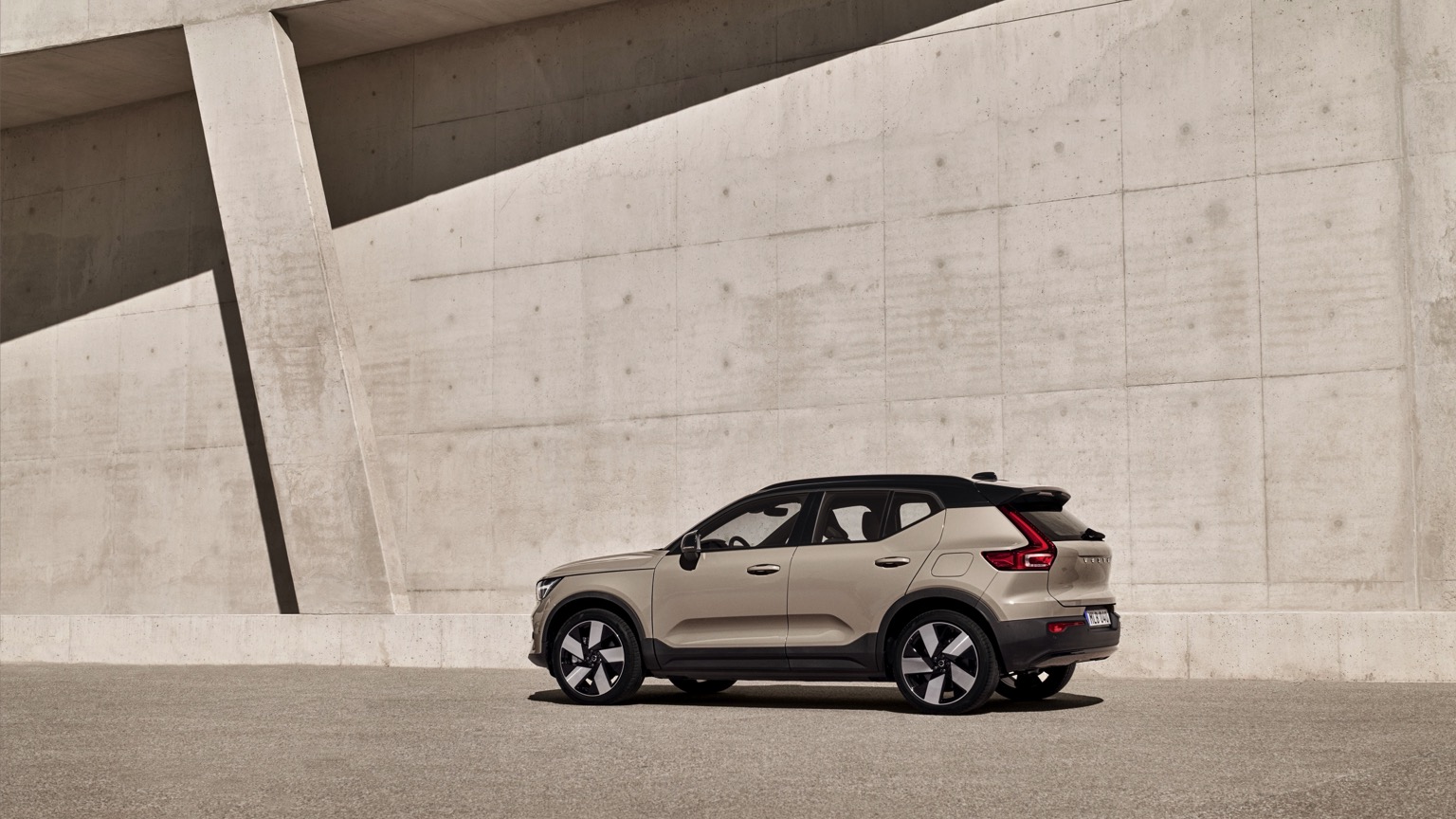 Volvo_EX40_2025-5