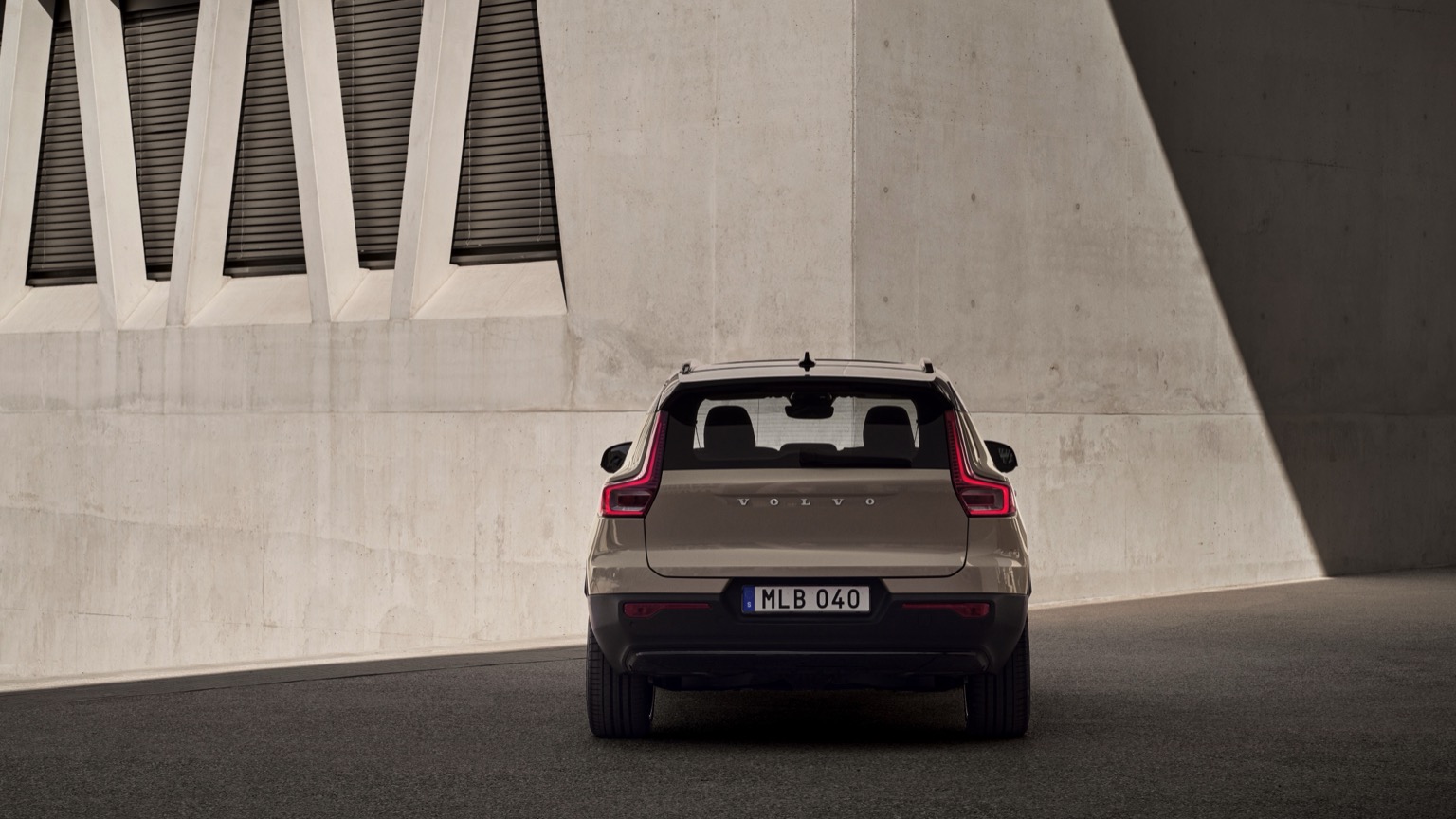 Volvo_EX40_2025-6