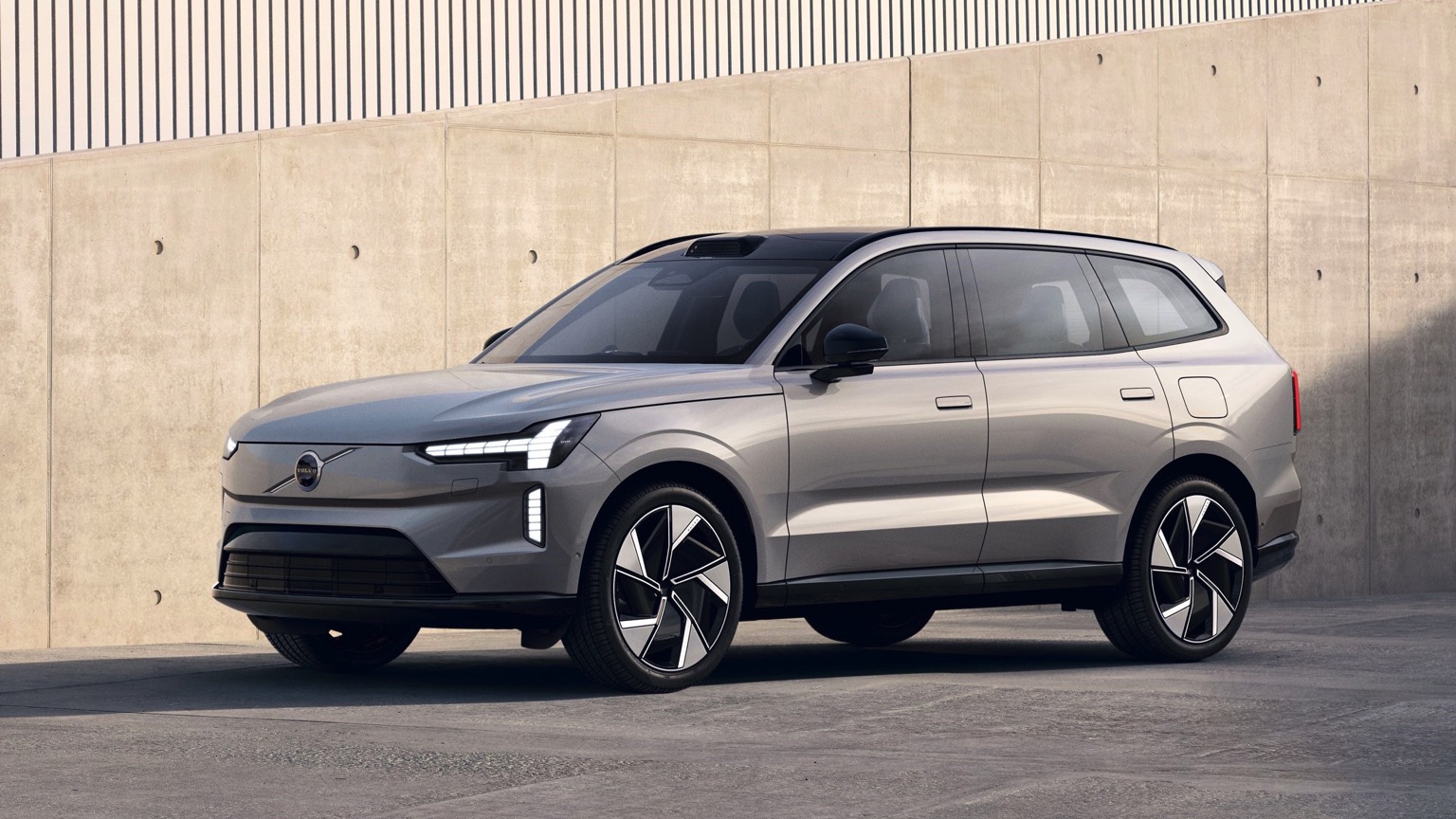 Volvo_EX90-1