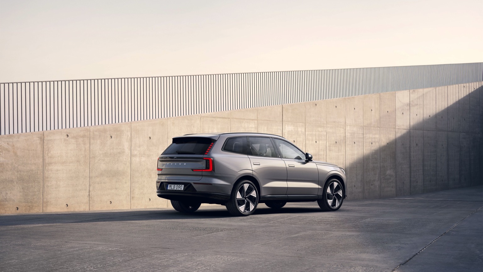 Volvo_EX90-2