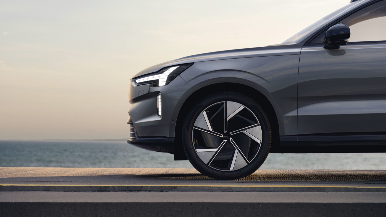 Volvo_EX90-31