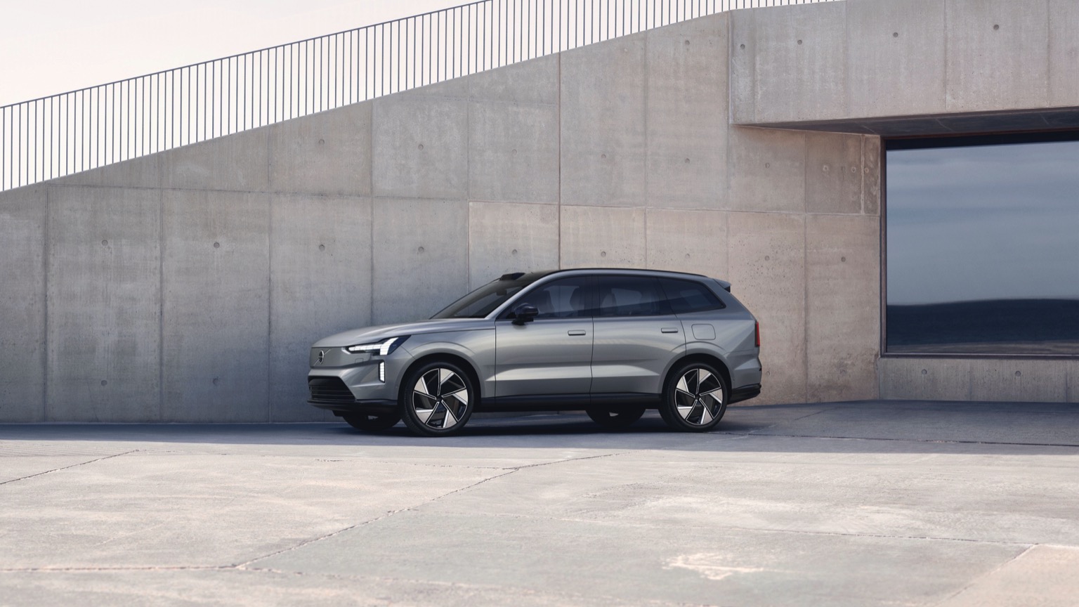 Volvo_EX90-9