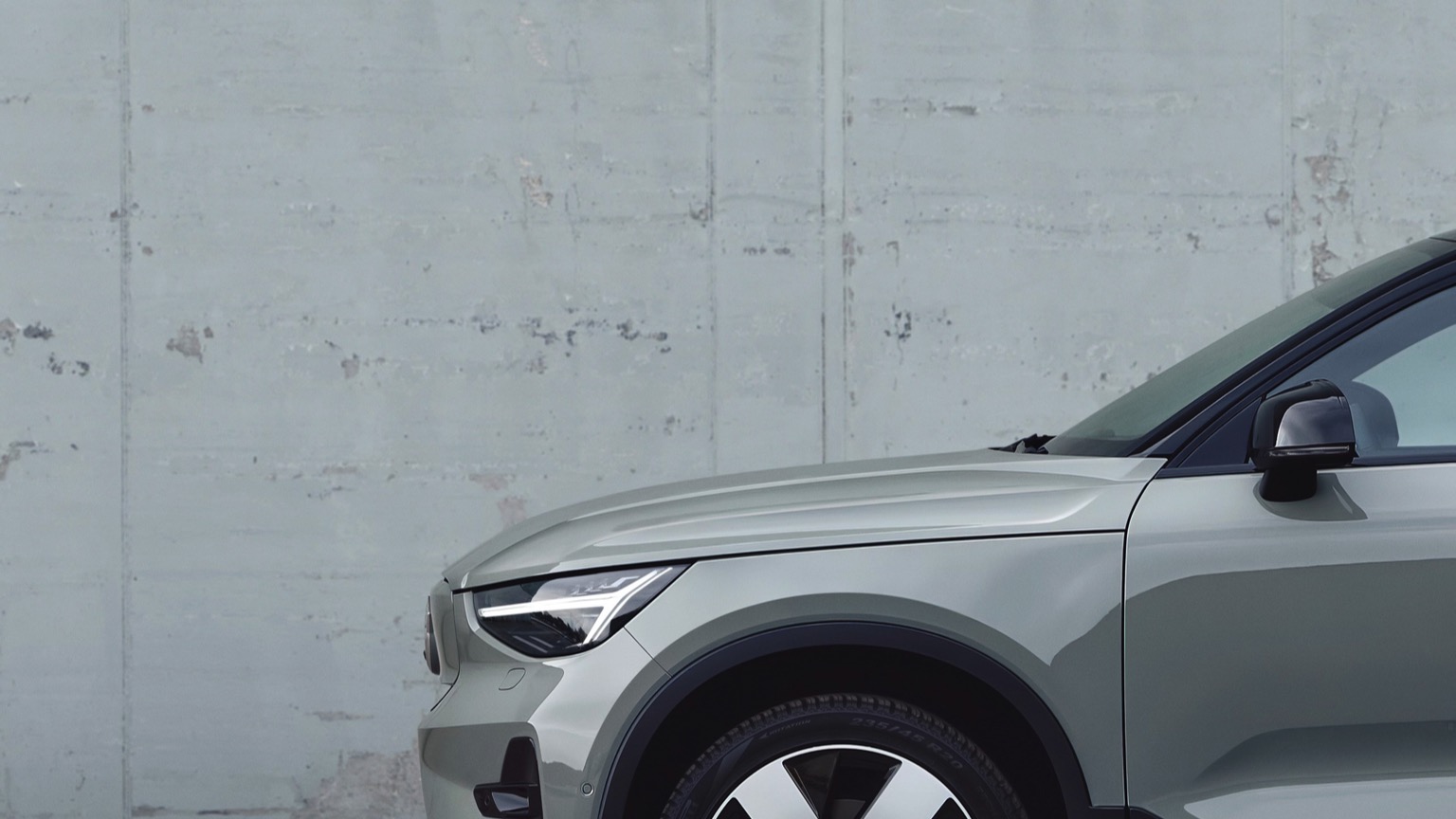 Volvo_XC40_Recharge_2023-24
