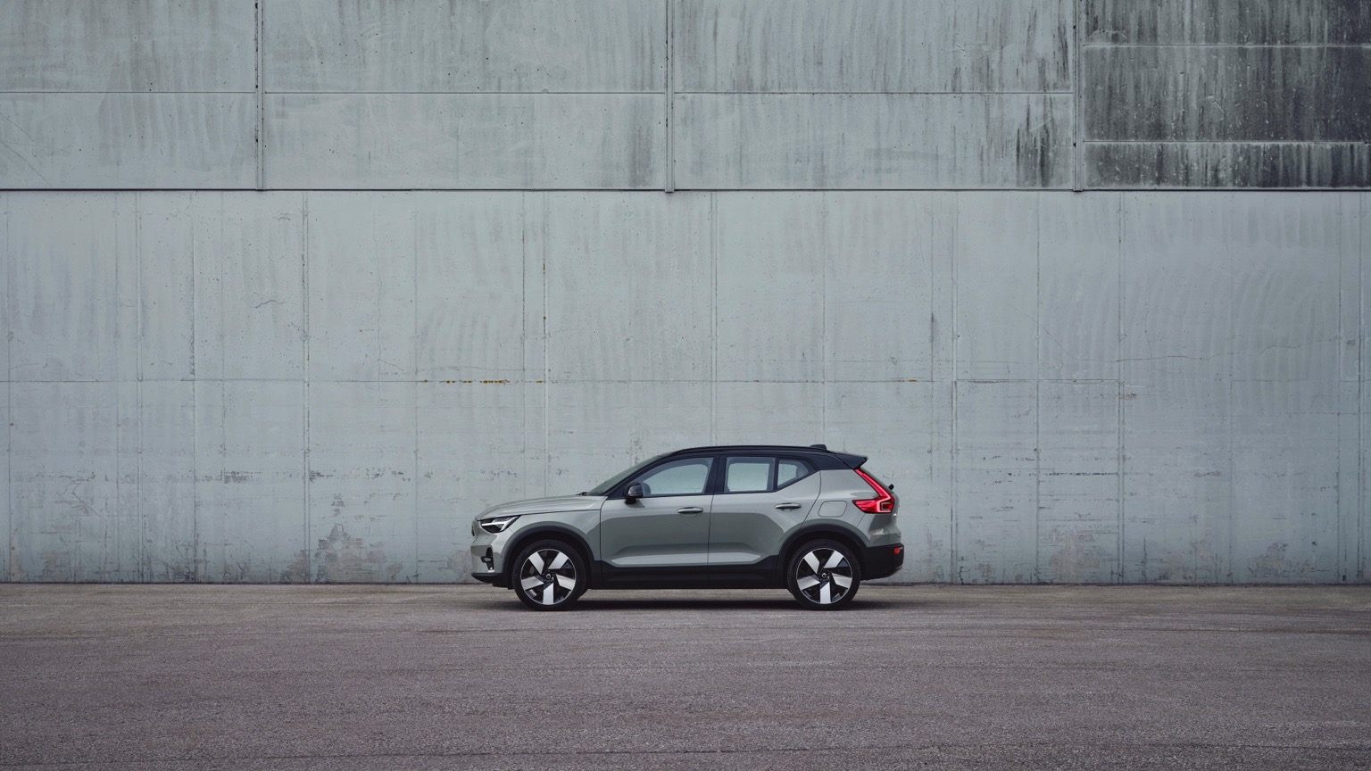 Volvo_XC40_Recharge_2023-4